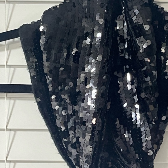 Infinity neck Scarf - Picture 3 of 4